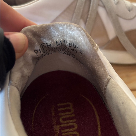 Munro Piper Women's Sneakers in White and Tan - Picture 8 of 8